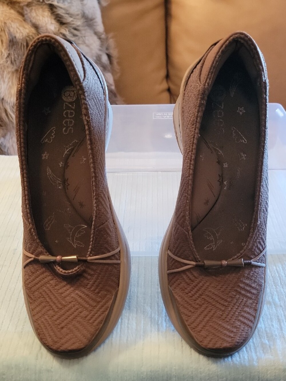 Bzees Women's Brown Slip-On Wedge Heels - Picture 2 of 4